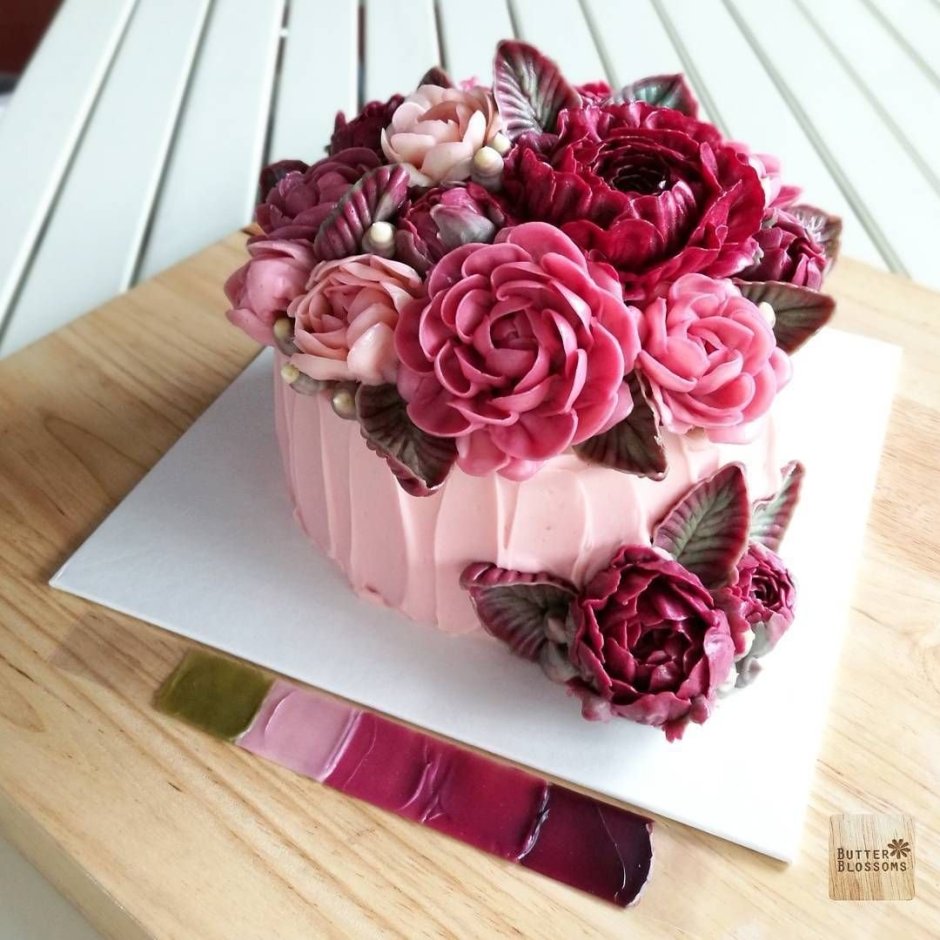Торт с цветами из шоколада