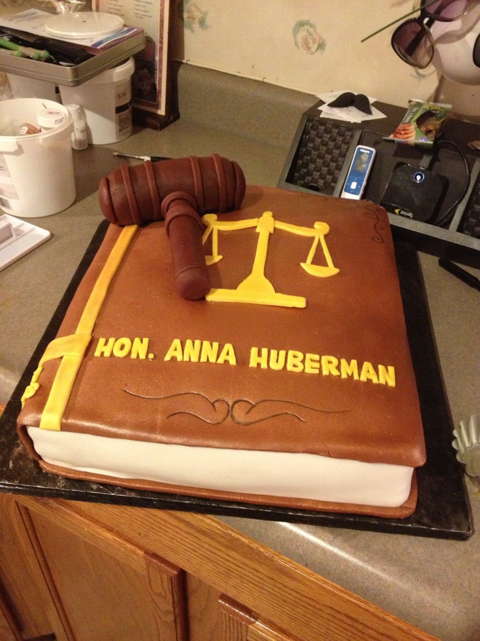 Тематический торт для юристов