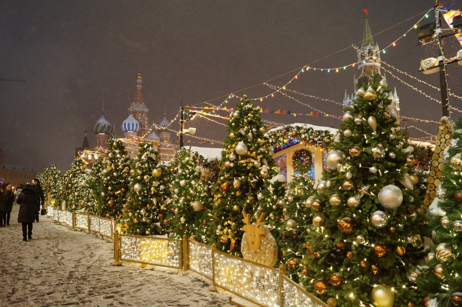 Рождественская ярмарка на Тверской улице в Москве