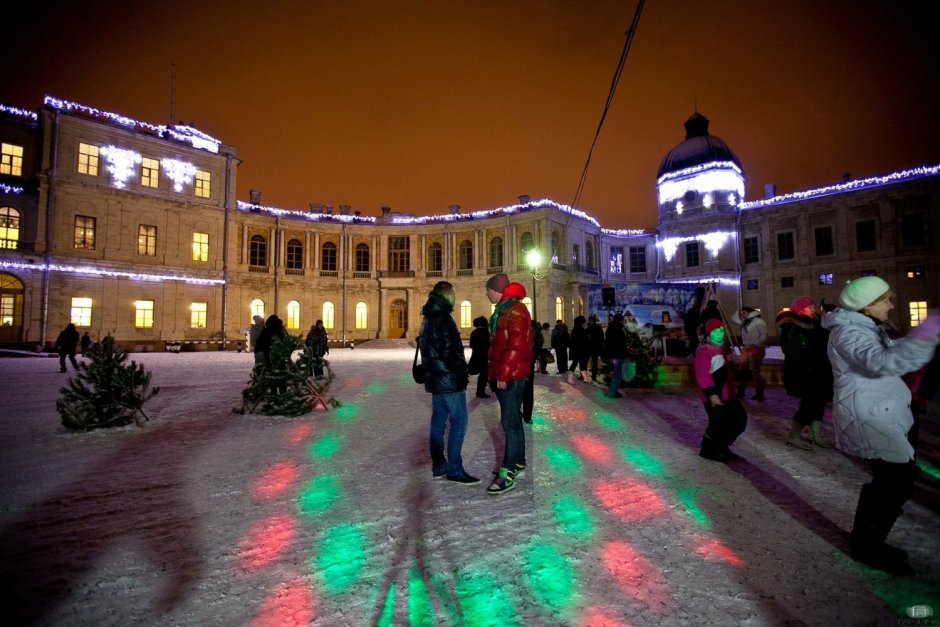 Театральная площадь Гатчина зимой