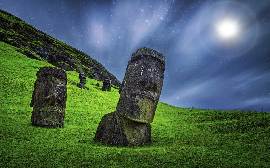 Каменные статуи Моаи остров Пасхи Чили