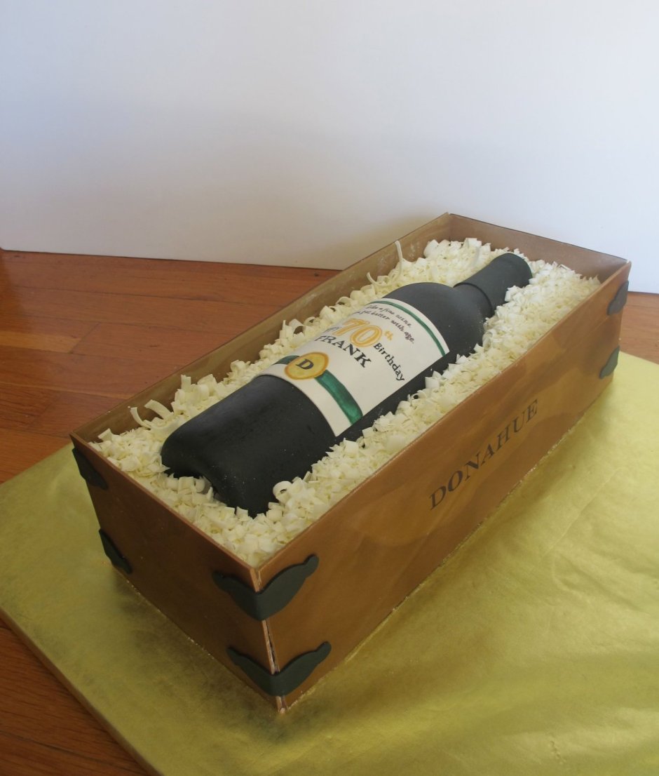 Торт в форме бутылки виски Джек Дэниэлс