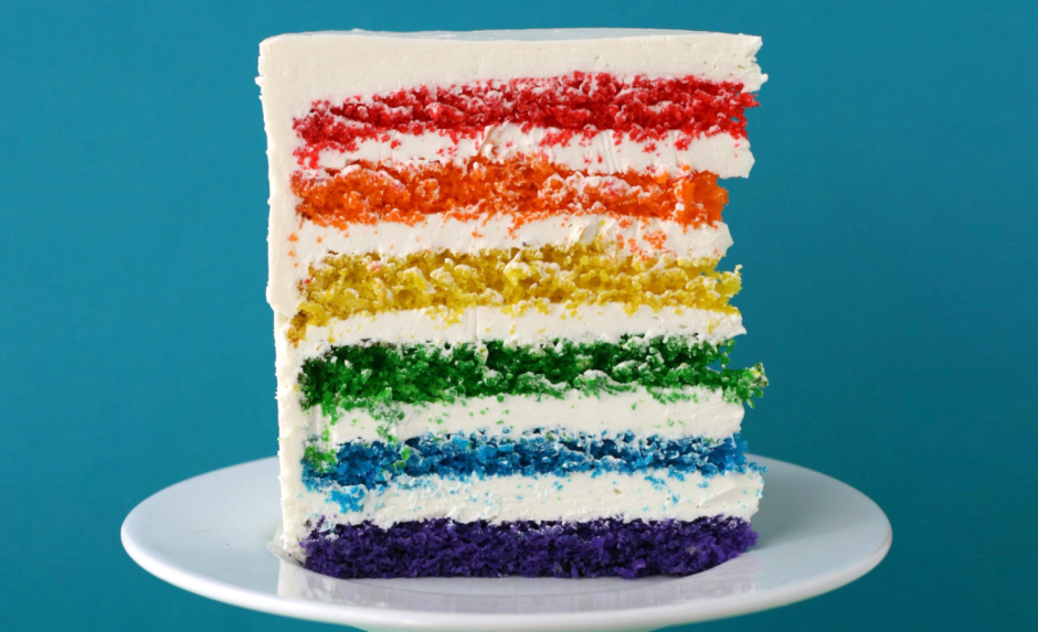 Разноцветный торт в разрезе