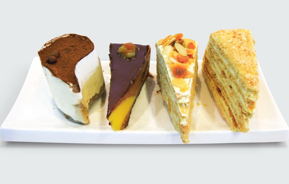 Кусочки разных тортов