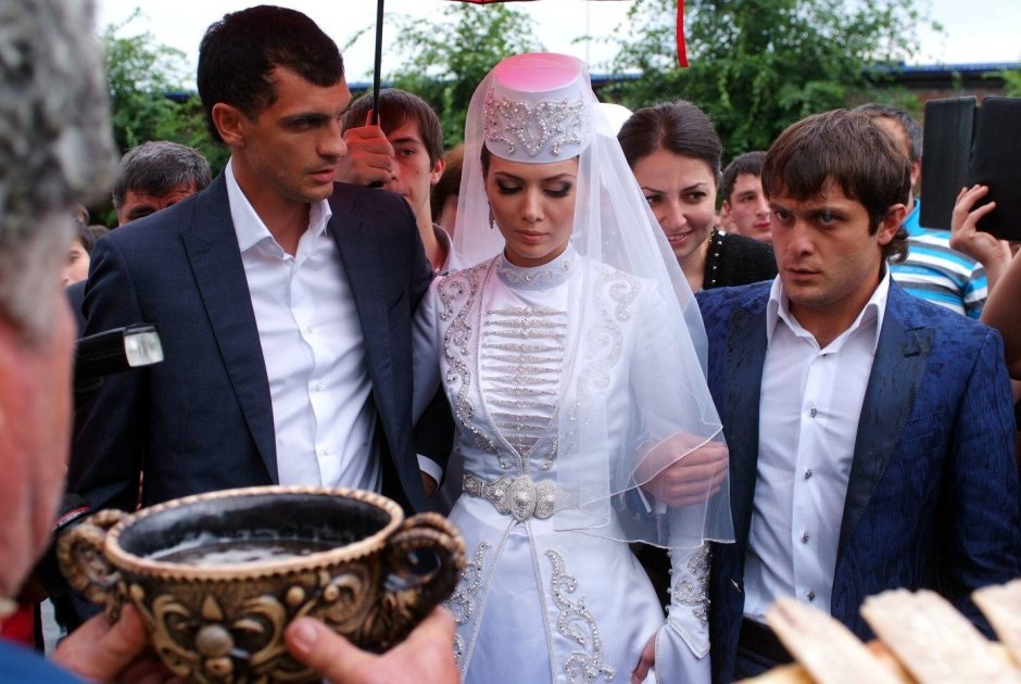 Свадебный национальный наряд у карачаевцев