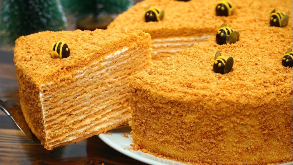 Декор торта сердце из медовых коржей