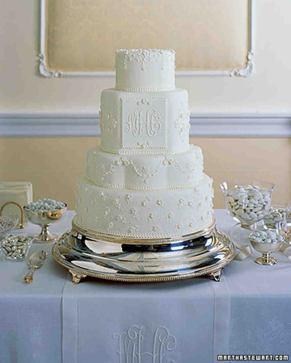 Свадебный ярусный торт с серебром