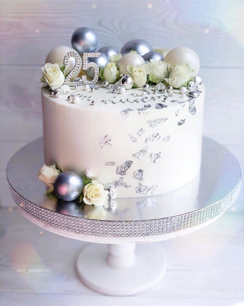 Свадебный торт бело серебряный