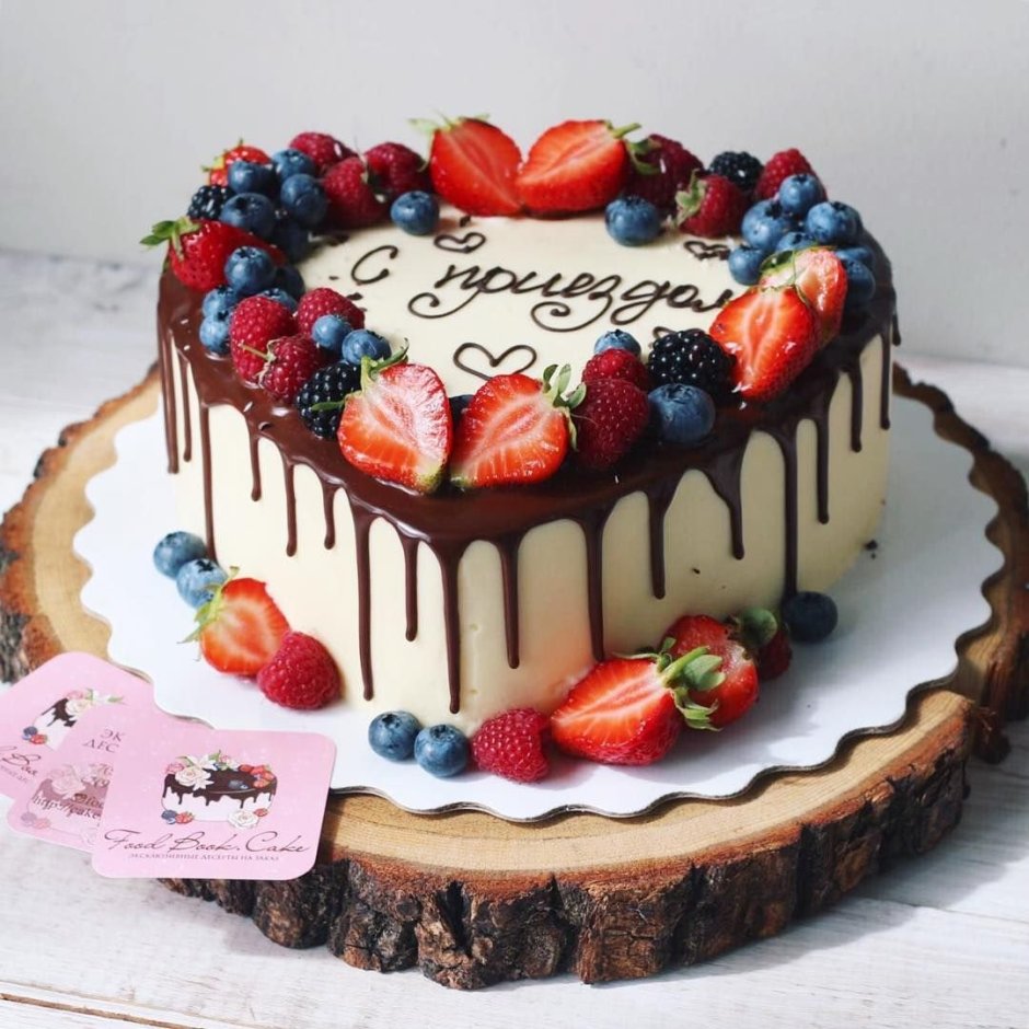 Торт для мамы с ягодами