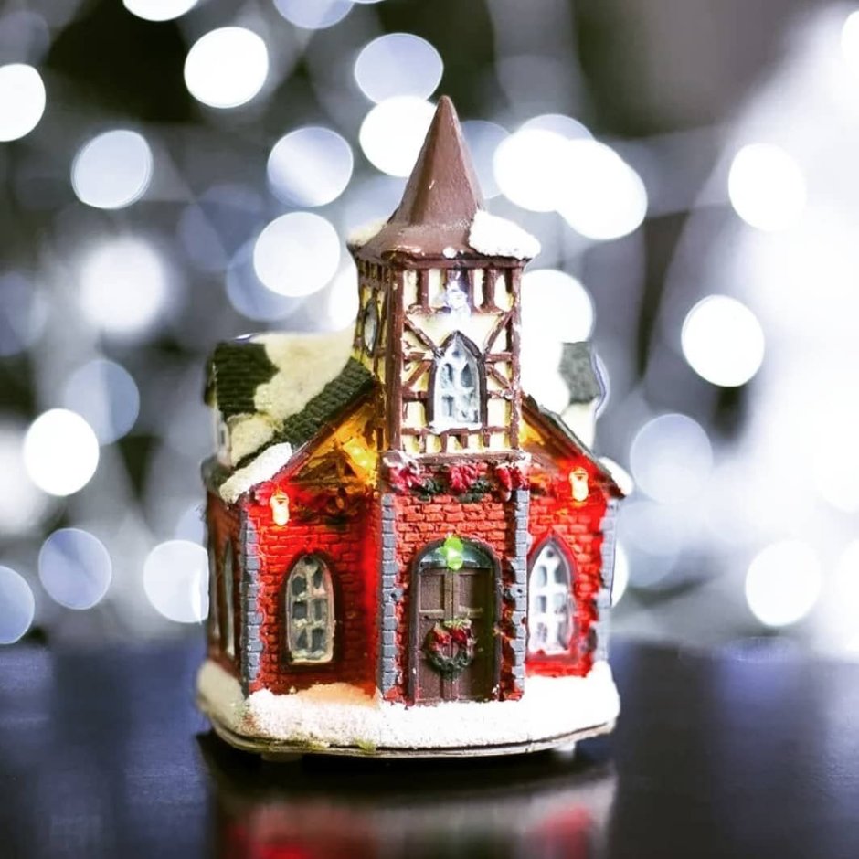 Рождественский домик с подсветкой