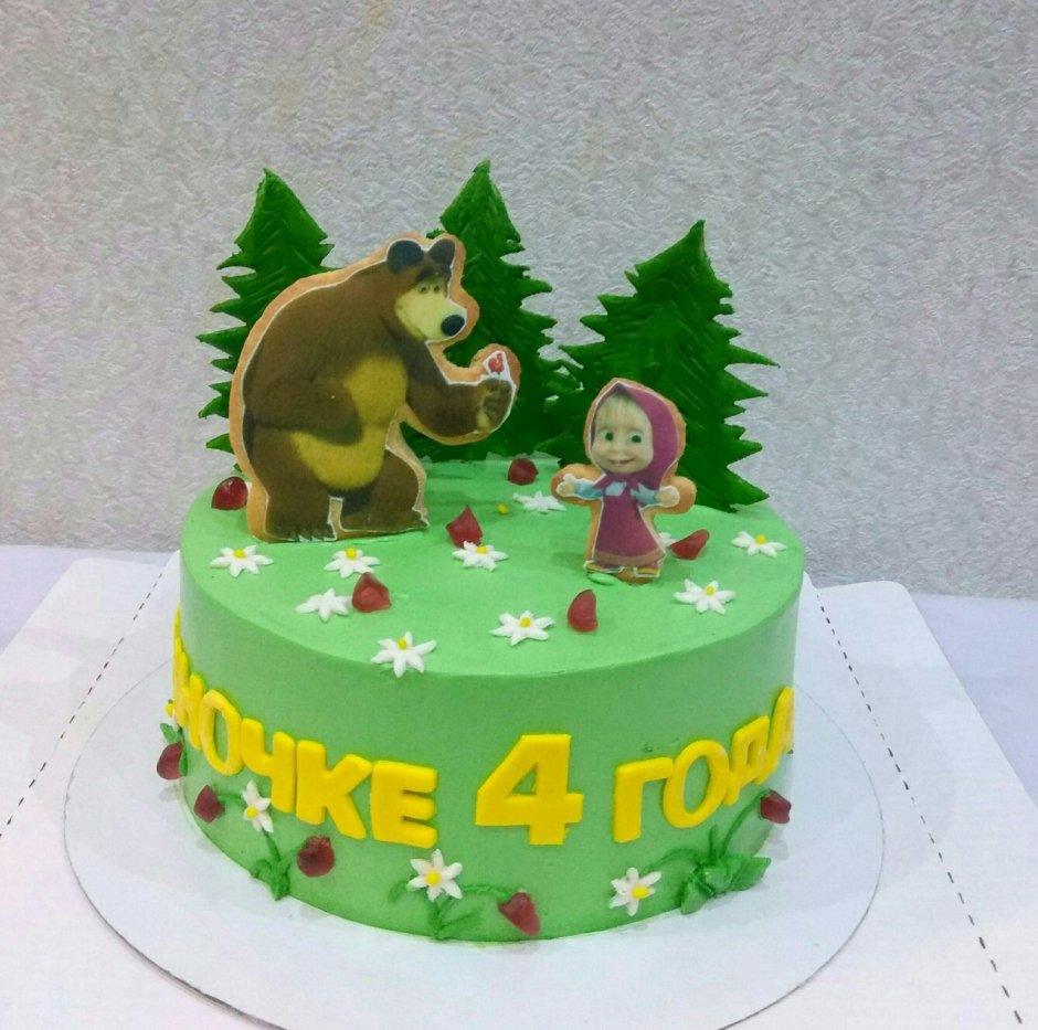 Торт с елочками и медведь