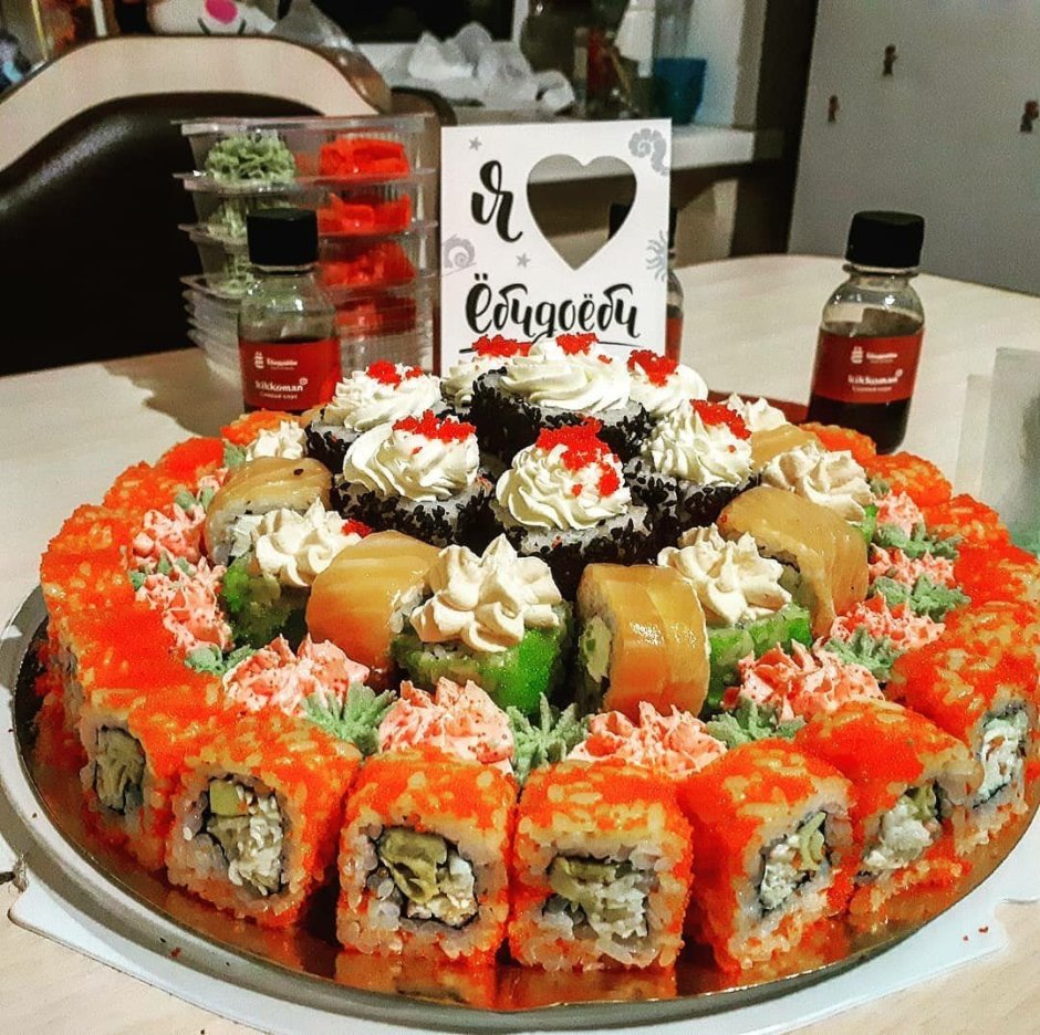 Торт из суши и роллов на день рождения