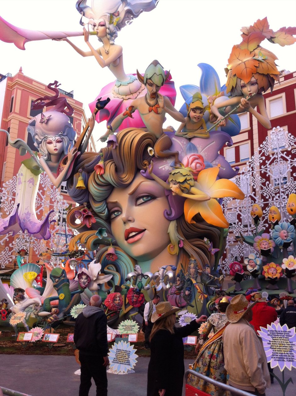 Новогодний карнавал в Испании