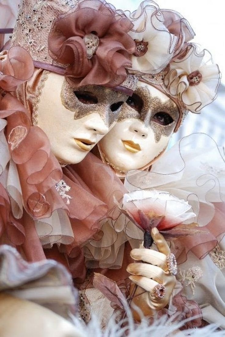 Влюбленные в венецианских масках