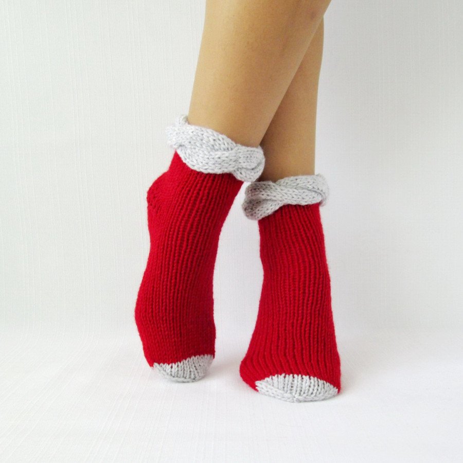Красные вязаные носки
