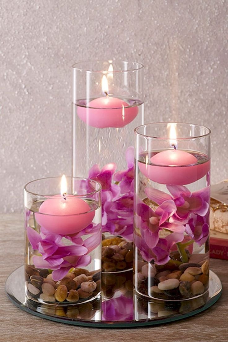 Свечи в стеклянных вазах