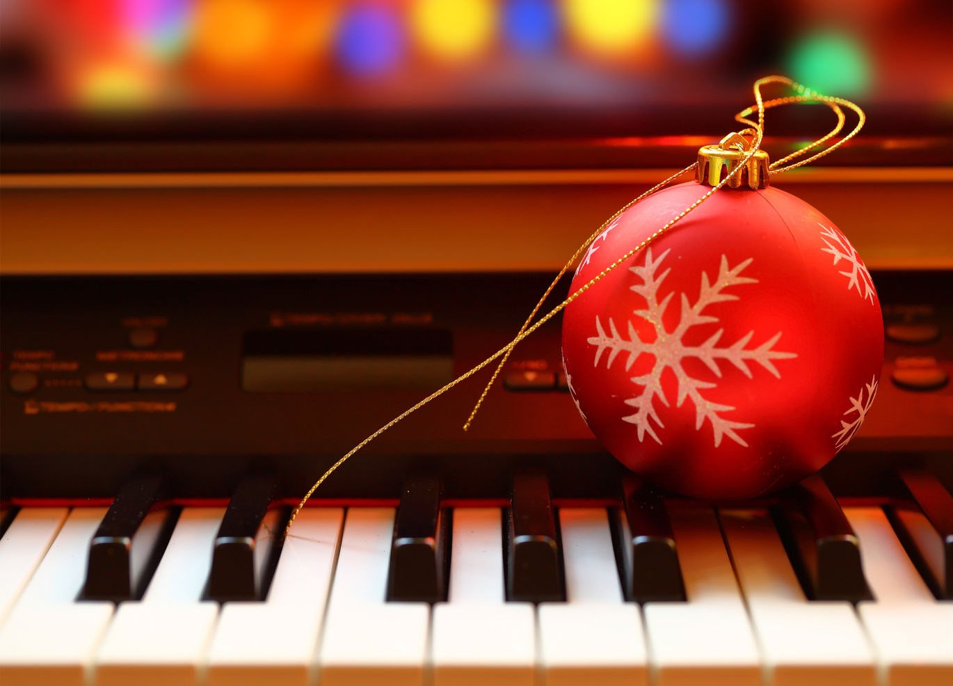 Музыка нового года детская. Пианино «новый год». Музыкальный новый год. Фортепиано новый год. Новогоднее пианино.