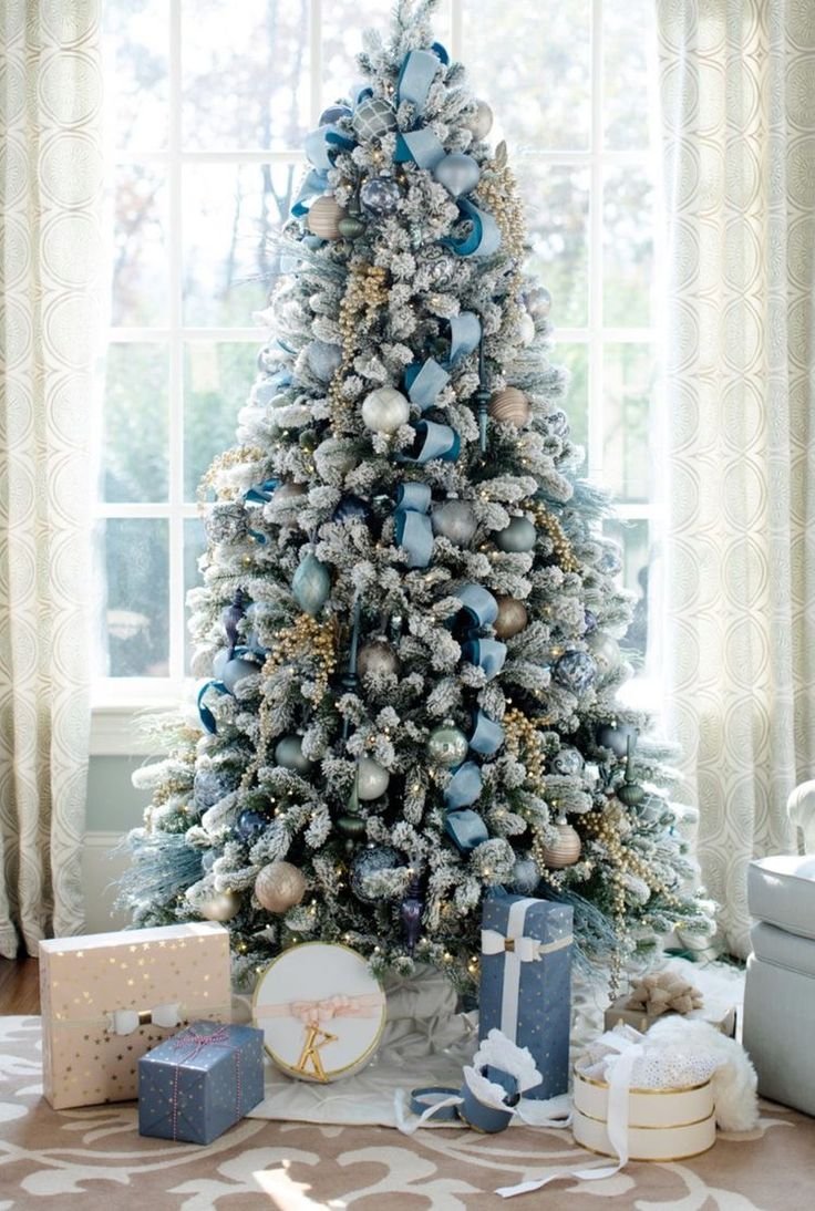 Новогодняя елка бело голубая
