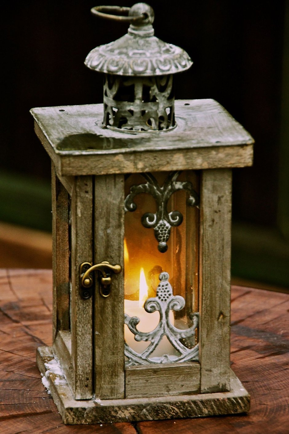 Старинный свечной фонарь