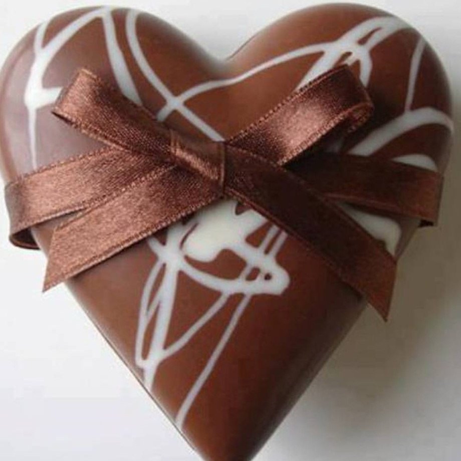 Сердечко из шоколадных конфет