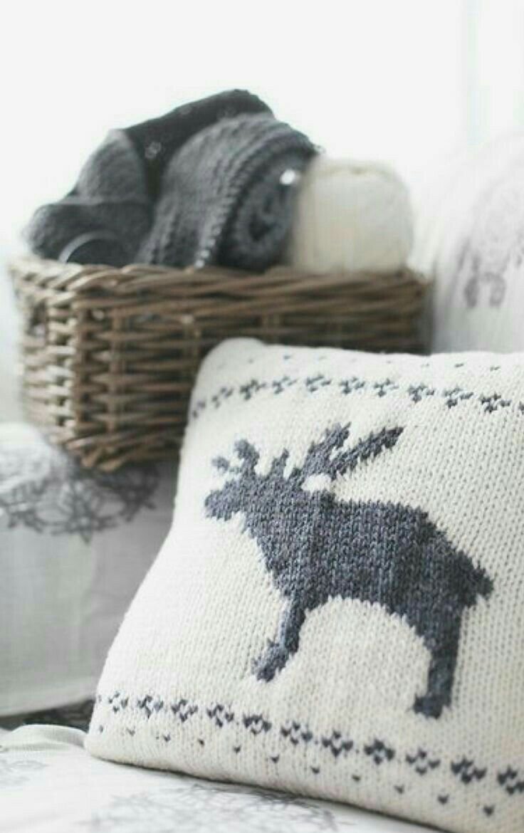 Вязаные подушки в скандинавском стиле