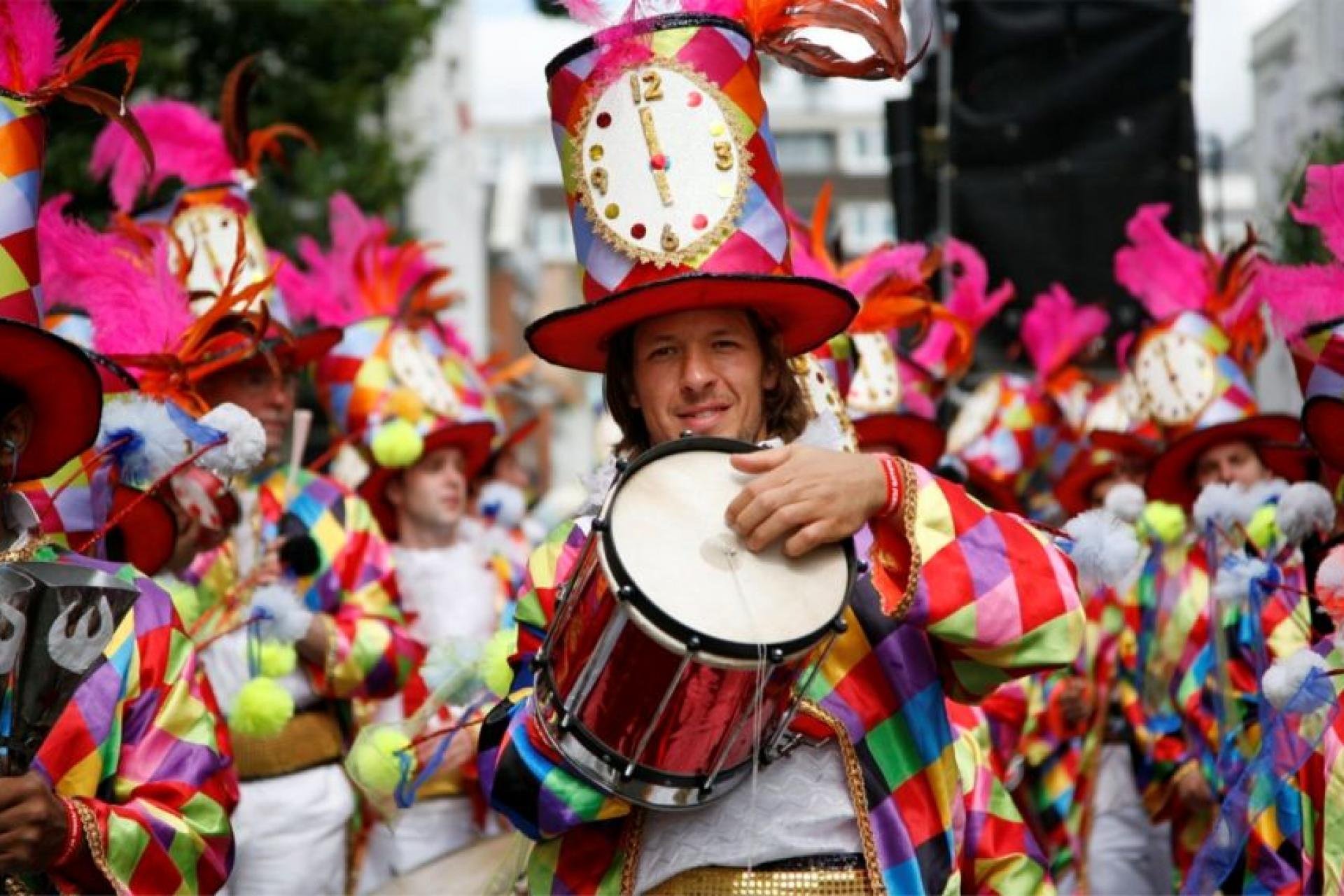 Какие самые популярные праздники. Карнавал в Ноттинг-Хилле в Лондоне. Карнавал в Ноттинг Хилле в Великобритании. Ноттинг Хилл фестиваль в Лондоне. Notting Hill Carnival Bank Holiday.