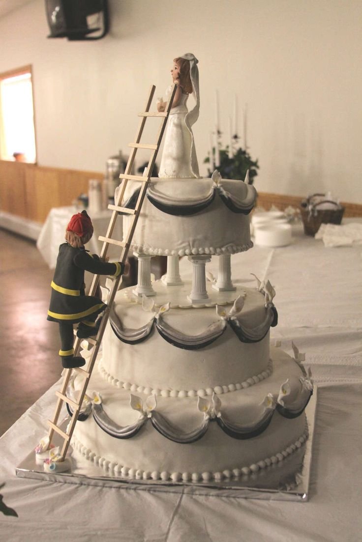 Свадебный торт с пожарником