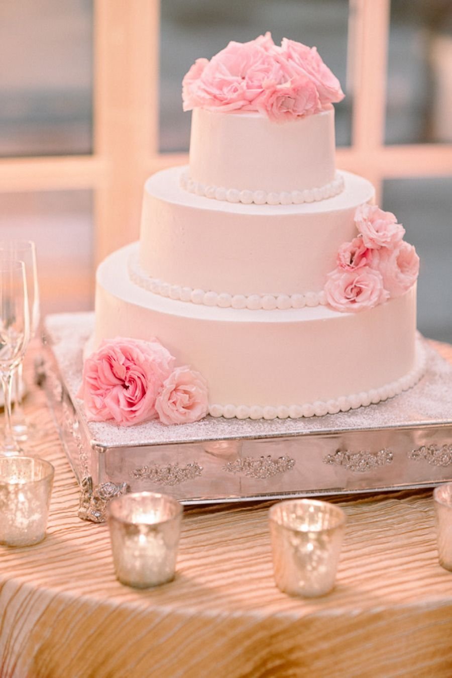 Торт на свадьбу в нежных тонах