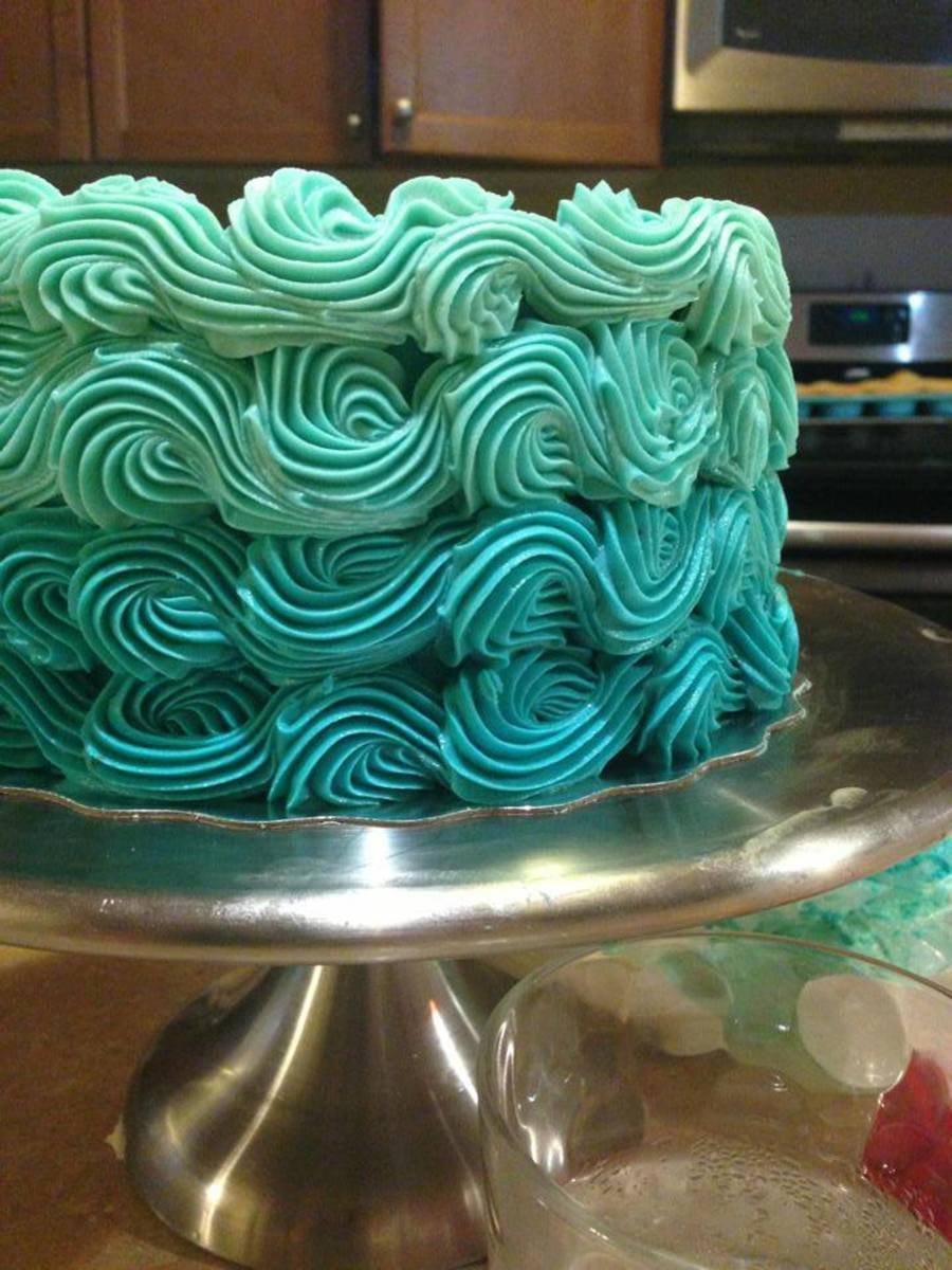 Украшение торта волнами