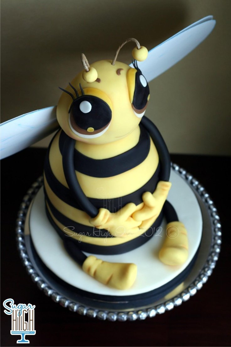 Торт в форме пчелы