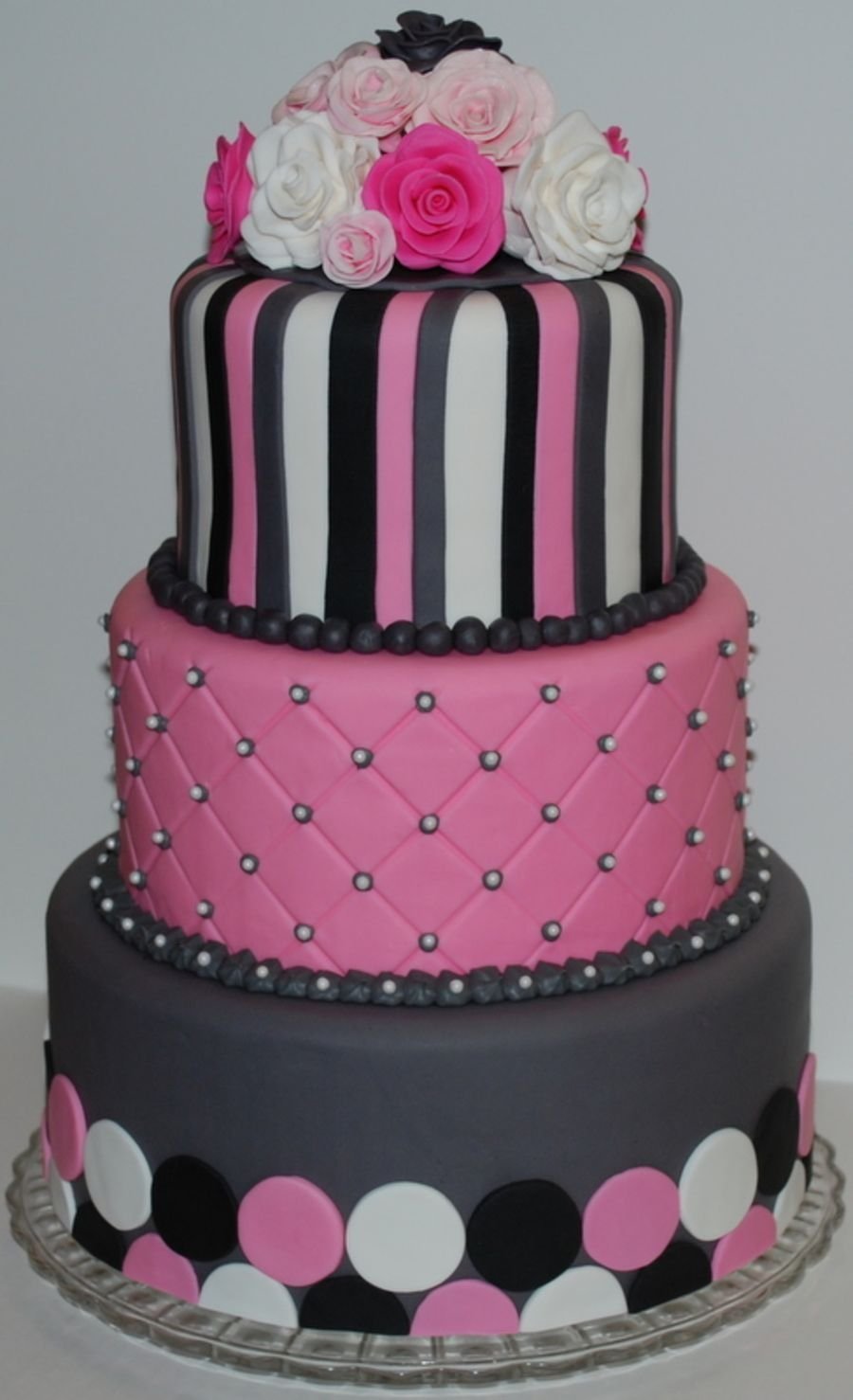 Торт черный с розовым для девочки