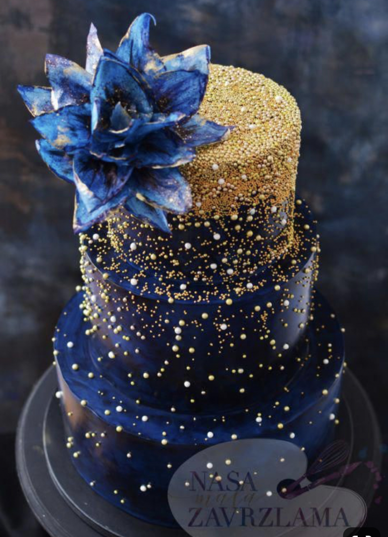 Торт голубой с золотом