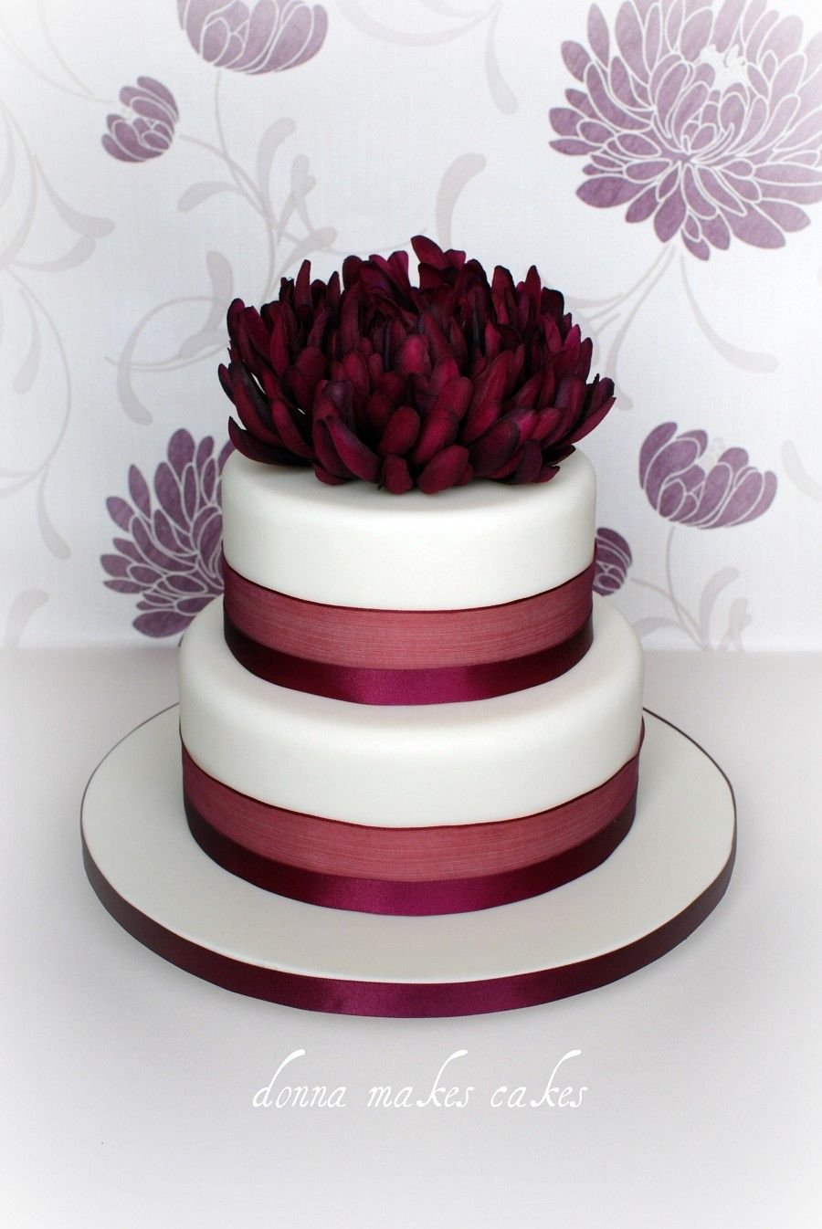 Свадебный торт бордовый