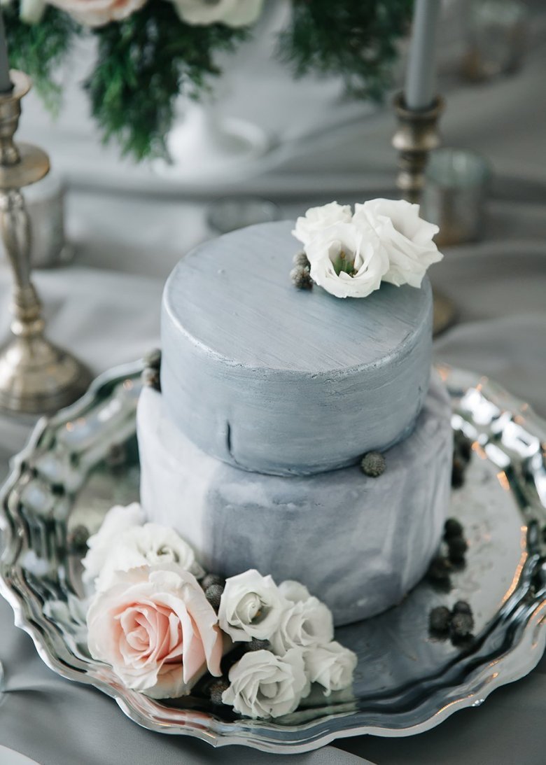 Свадебный торт в серых тонах