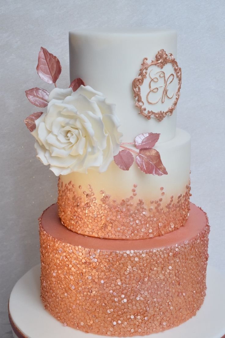 Свадебный торт розовый с золотом