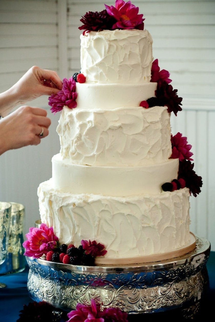 Свадебные торты покрытые кремом
