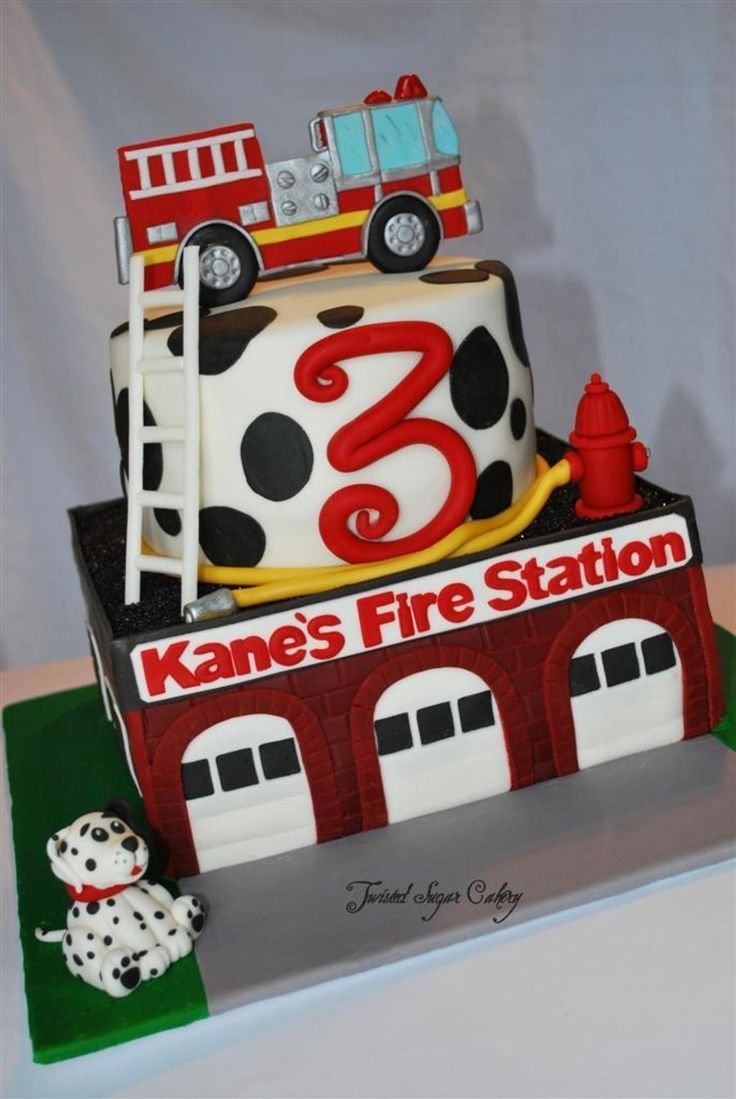 Торт в тематике пожарной машины