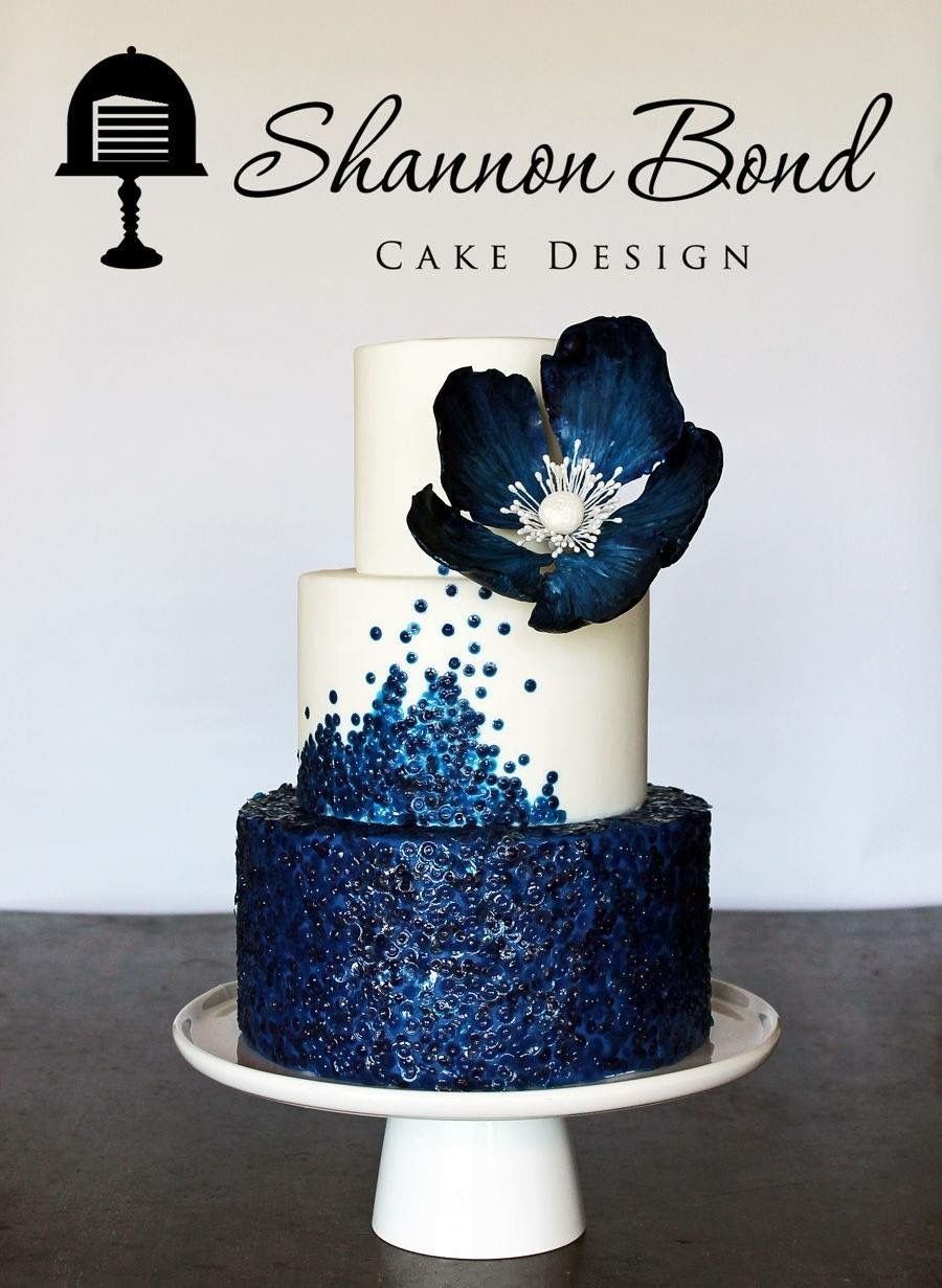 Темно синий торт