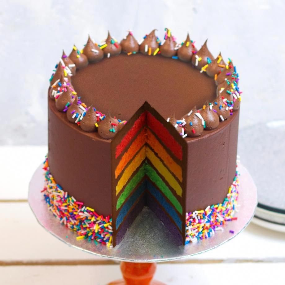 Торт шоколадный с радугой