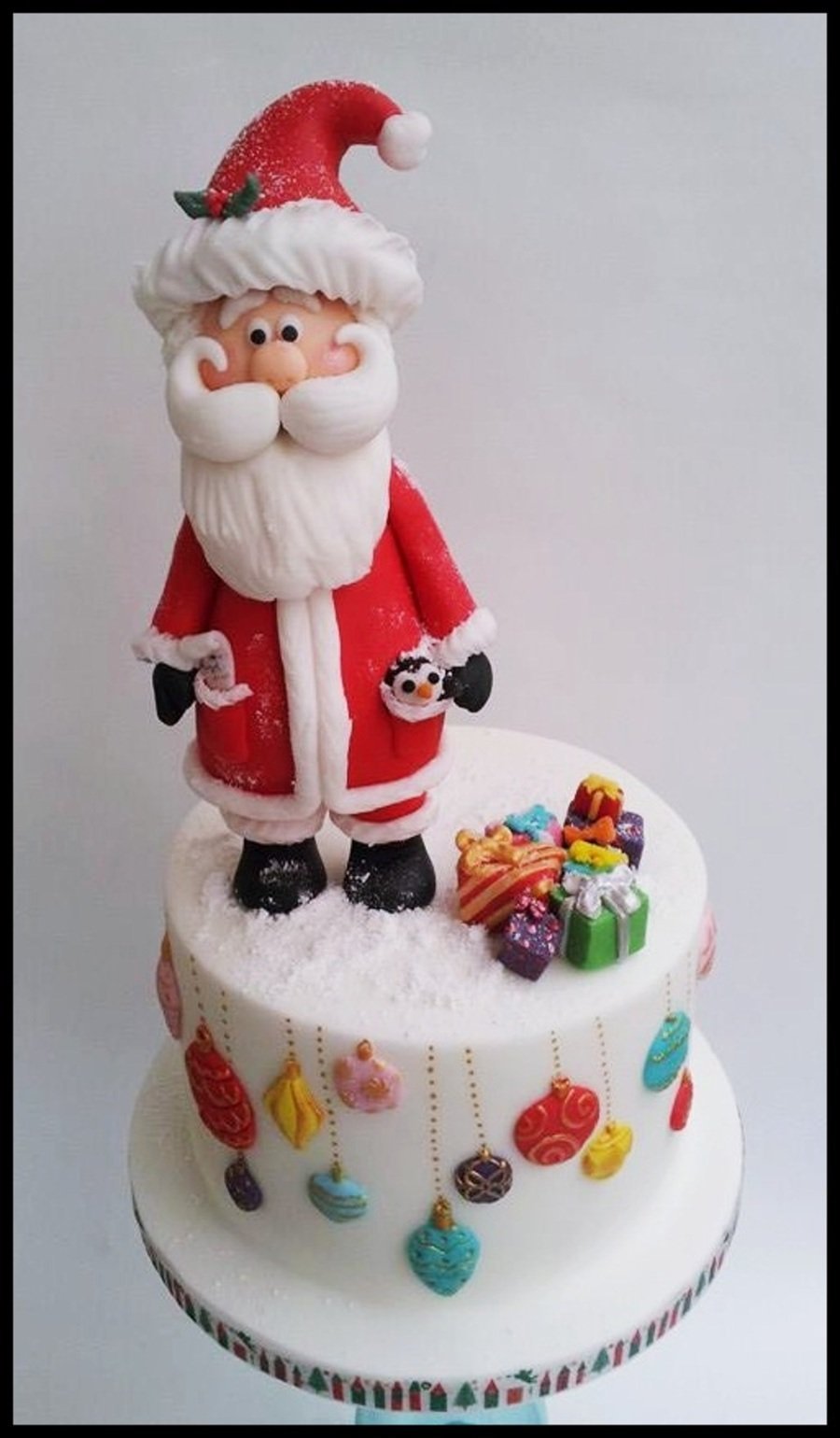 Торт с фигуркой Деда Мороза