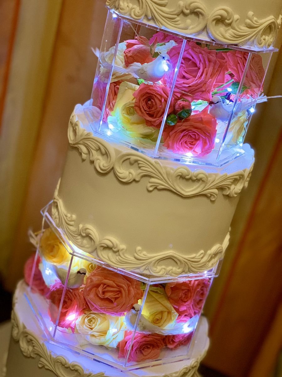 Свадебный торт с подсветкой