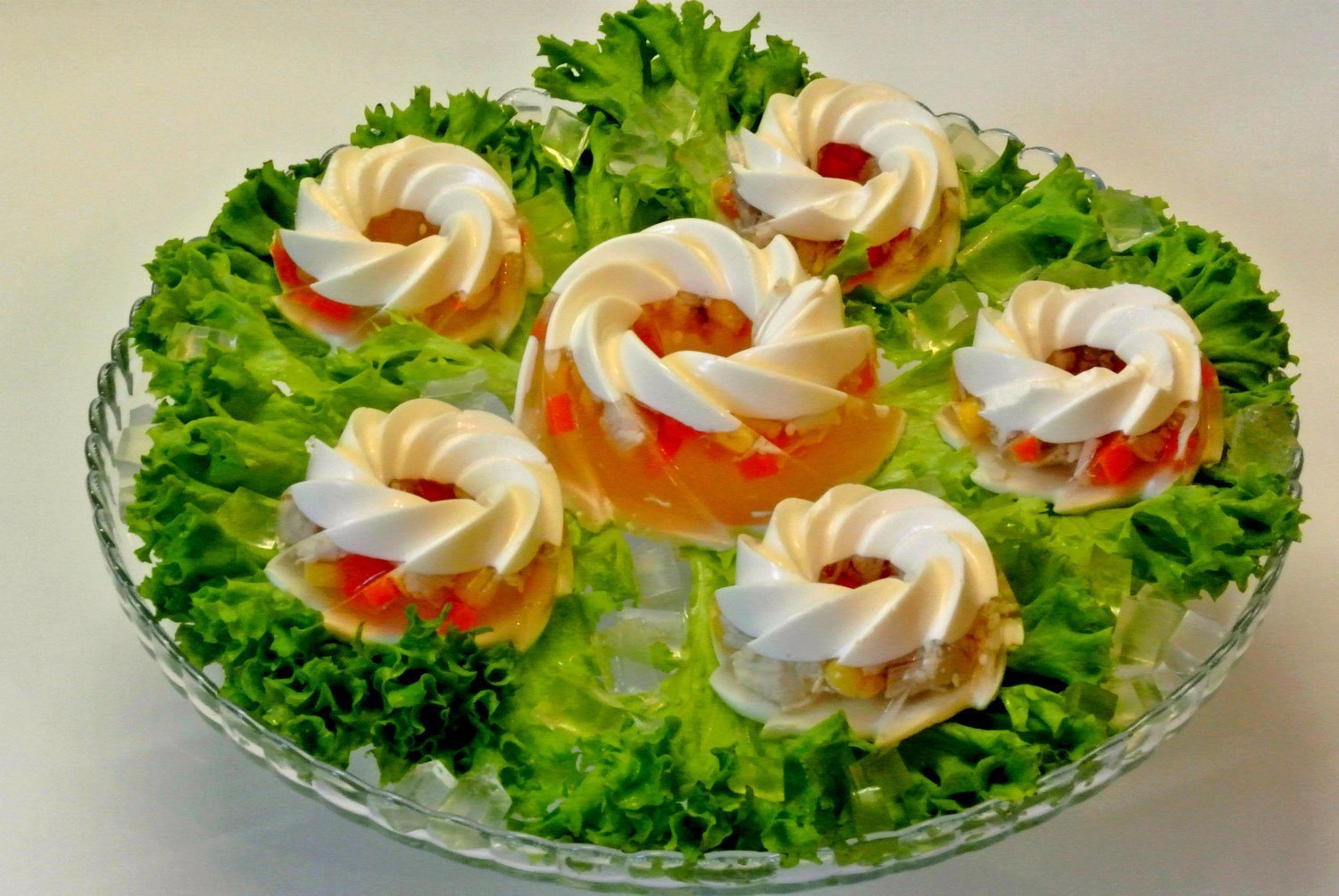 Как украсить салат, показываю 5 идей украшения салатов на праздничный стол