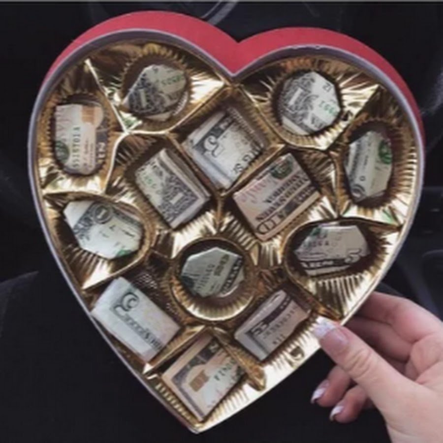 Коробка конфет с деньгами