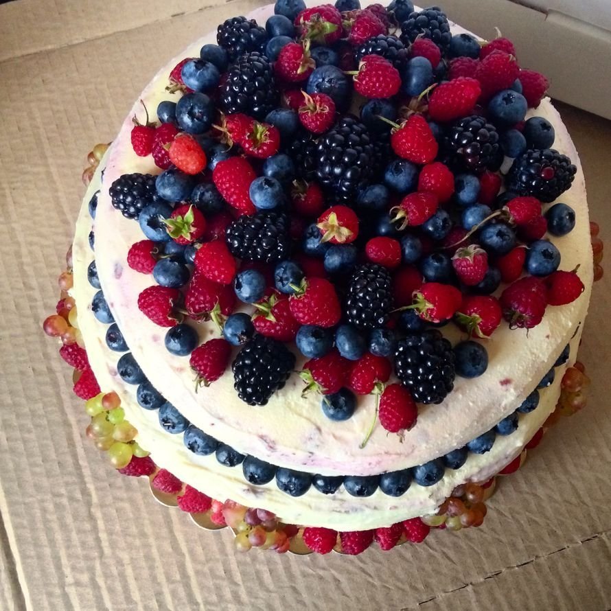 Украшение торта свежими ягодами