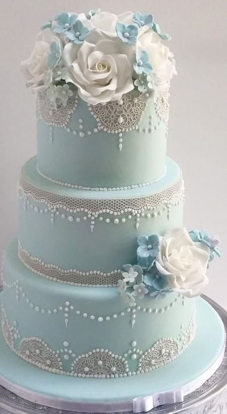 Свадебный торт в бело голубых тонах