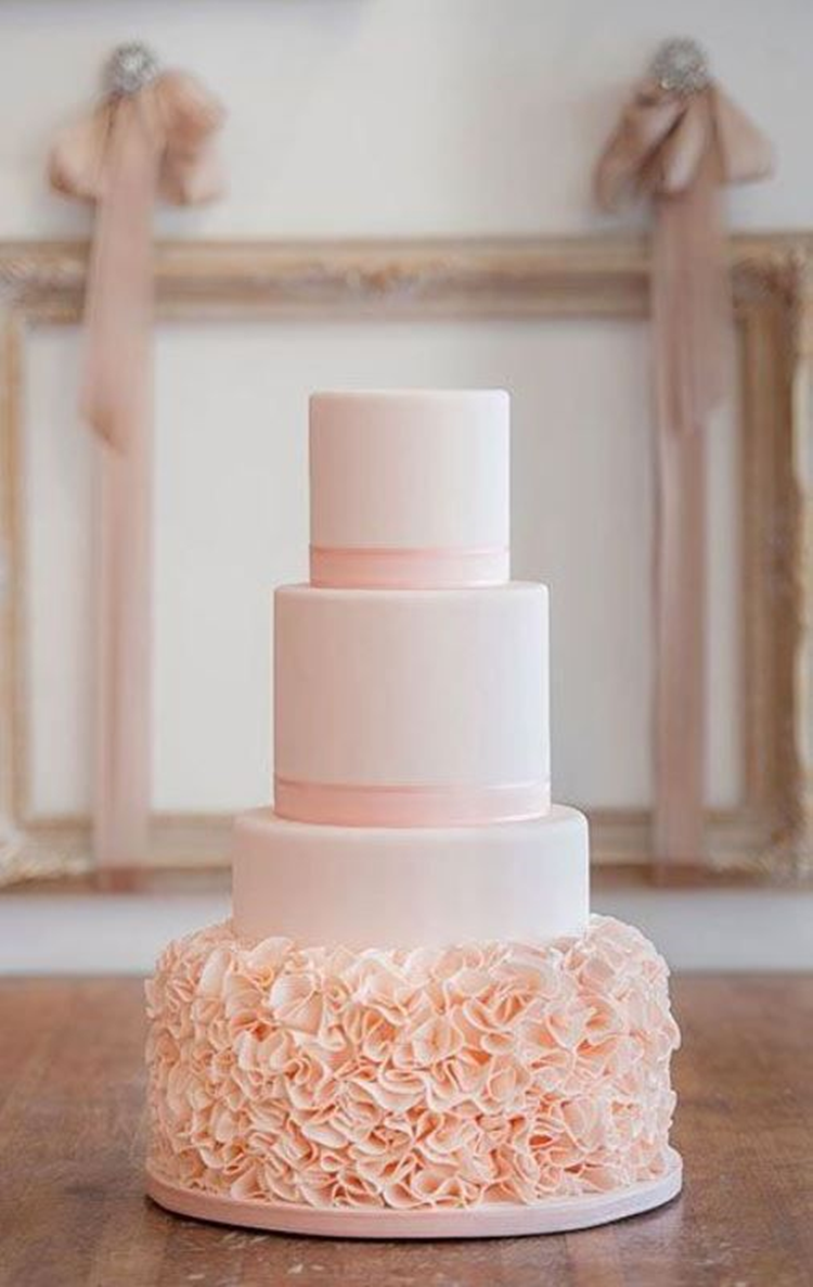Свадебный торт в персиковых тонах
