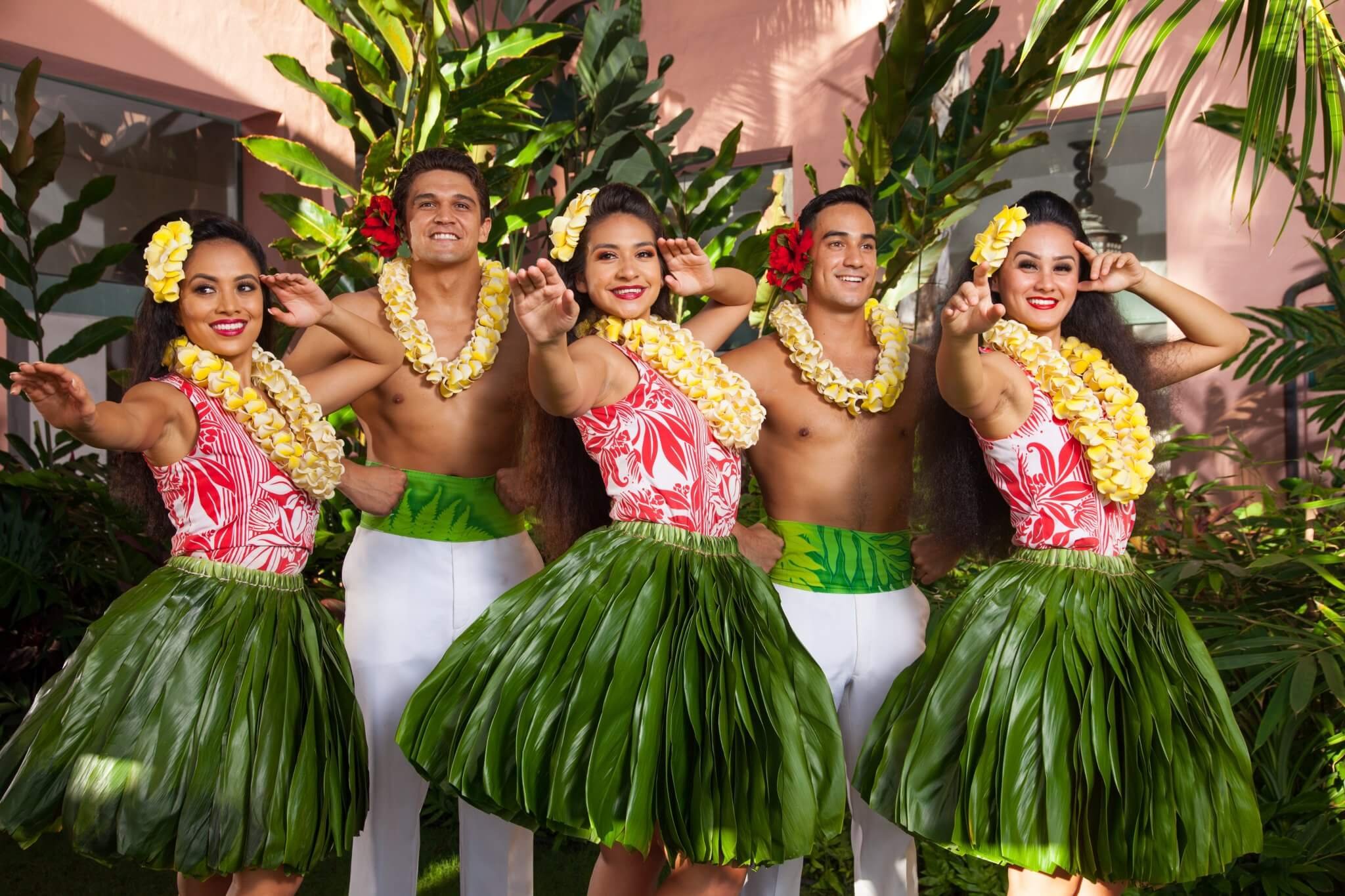 Гавайский туристический и культурный центр гонолулу. Гавайское Луау. Гавайская вечеринка. Гавайская вечеринка на новый год. Гавайи танцы.