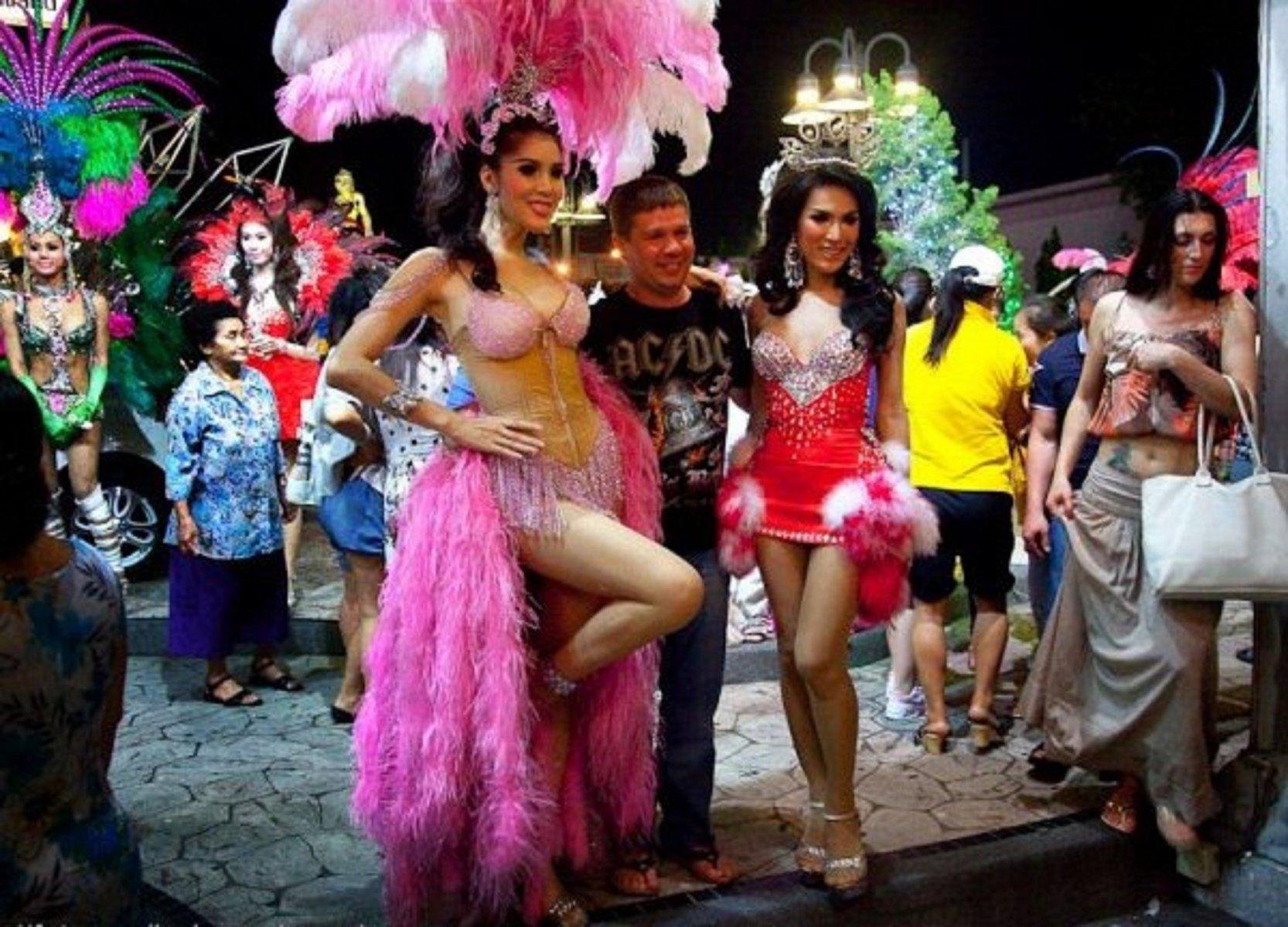 Тайские трансгендеры. Тайланд вечеринка. Паттайя вечеринки. Тайская вечеринка. Тайланд современная культура.