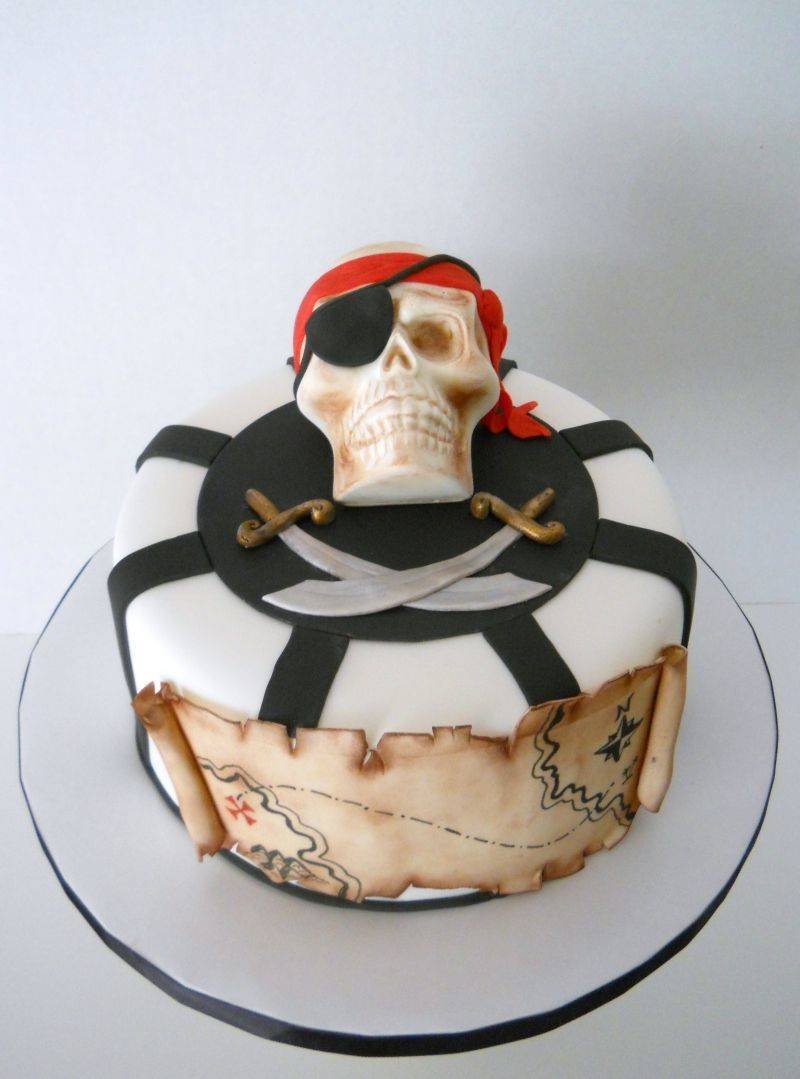 Пиратский торт с черепом