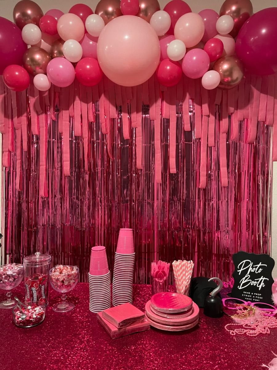 Вечеринка в розовом стиле одежды